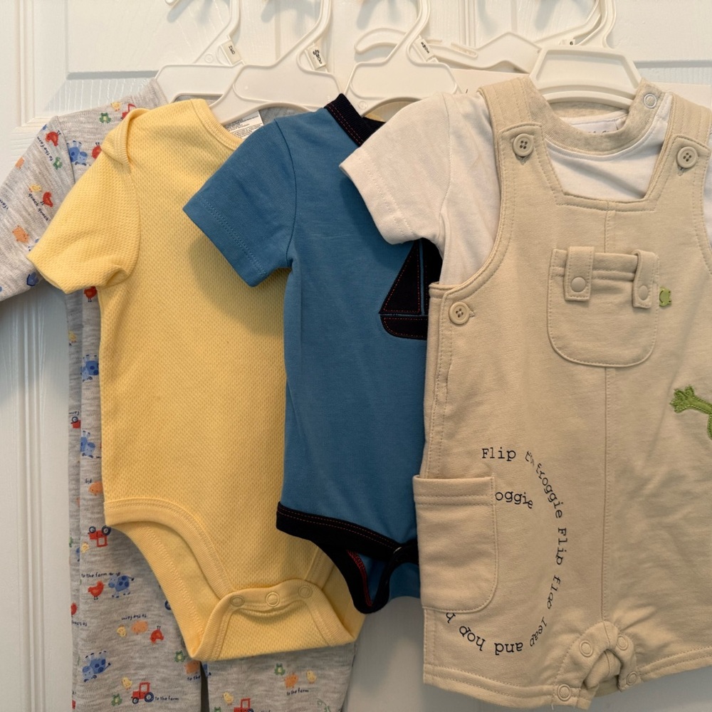 NWT Medley of 4 Baby Items (3-6 month) Multicolor Baby Onesies and a 2-Piece Set